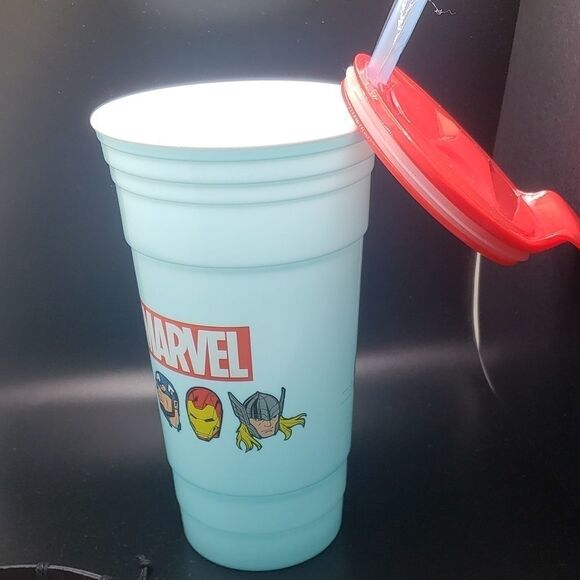 marvel Avengers 24 oz tumbler cup with reusable straw - Picture 4 of 5